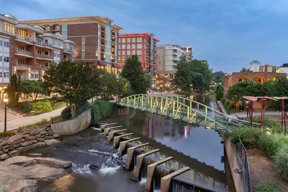 Фото Holiday Inn Express & Suites Greenville - Downtown by Ihg