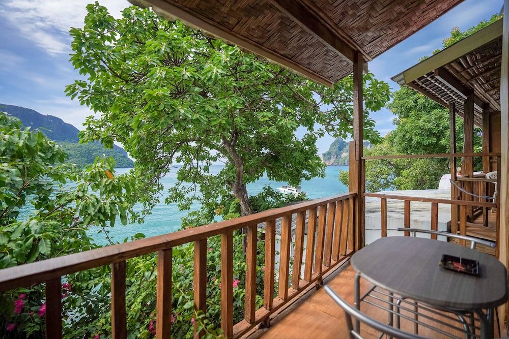 Фото Phi Phi Cozy Seafront Resort