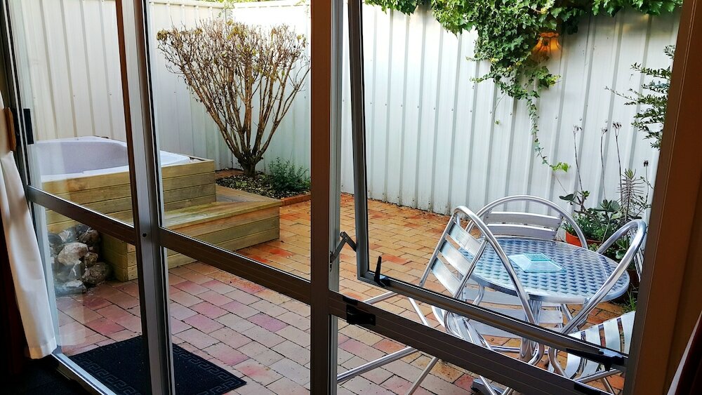 Фото Ann's Volcanic Rotorua Motel and Serviced Apartments