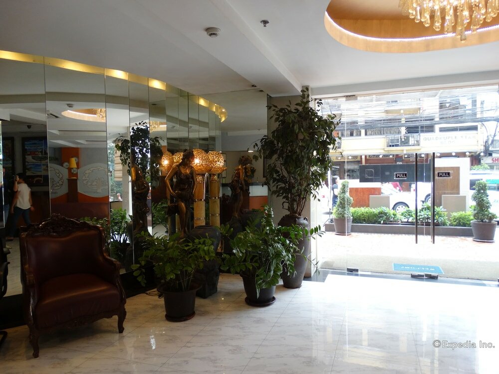 Фото Silver Oaks Suites & Hotel