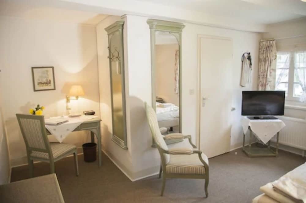 Фото Akzent Hotel Gut Hoeing