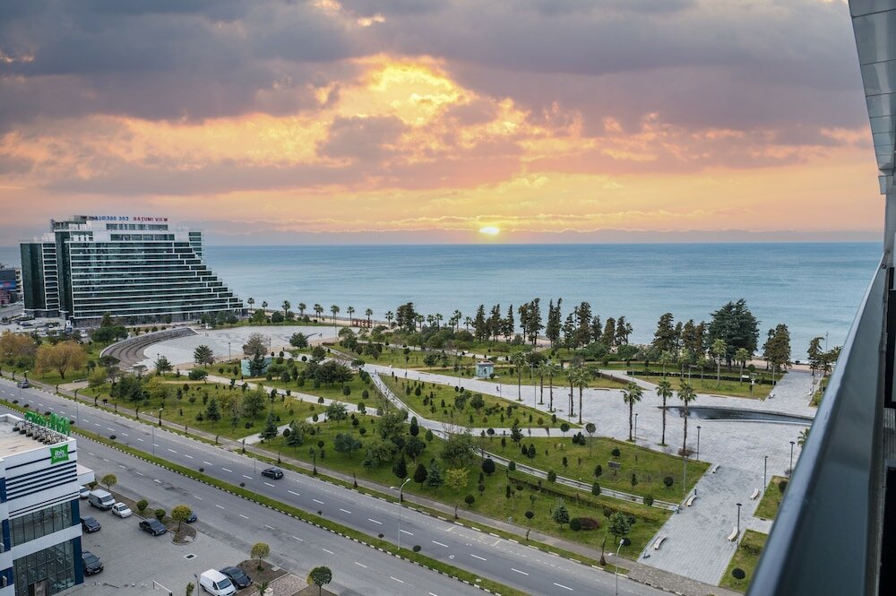 Фото The Grandeur Hotel