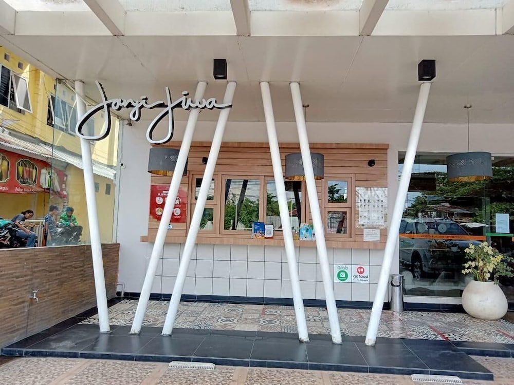 Фото Avira Hotel Makassar