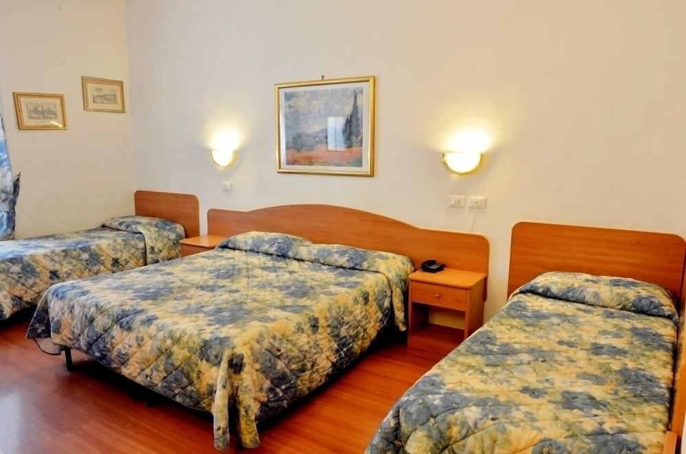 Фото Tirreno Hotel