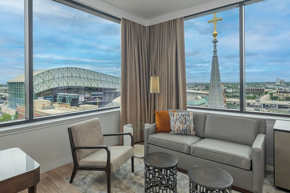 Фото The Westin Houston Downtown