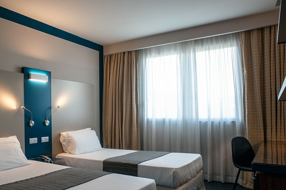 Фото La Meridiana Bleisure Hotel