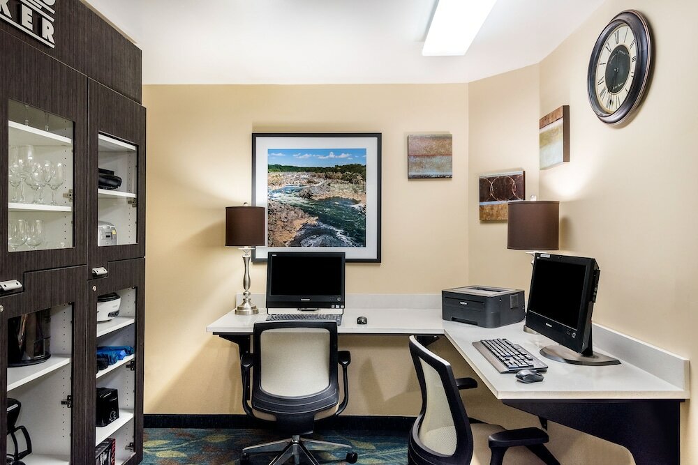 Фото Candlewood Suites Washington Dulles Sterling, an Ihg Hotel