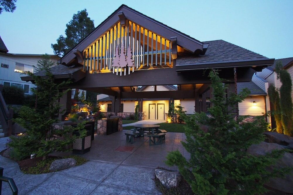 Фото Redwood Hyperion Suites