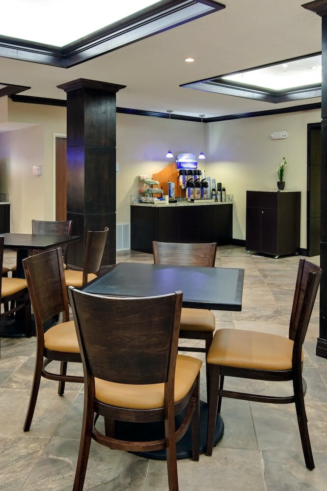 Фото Holiday Inn Express Hotel & Suites Albuquerque Airport, an Ihg Hotel