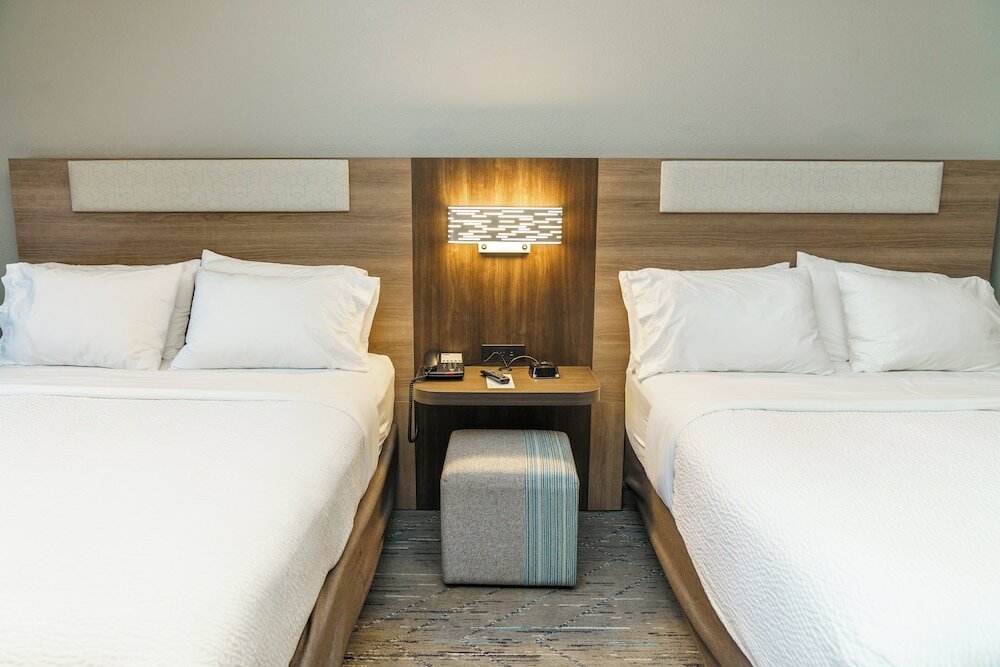 Фото Holiday Inn Express Hotel & Suites Raleigh Sw Nc State, an Ihg Hotel