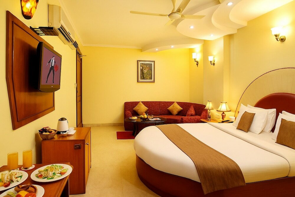 Фото Hotel Tjs Royale