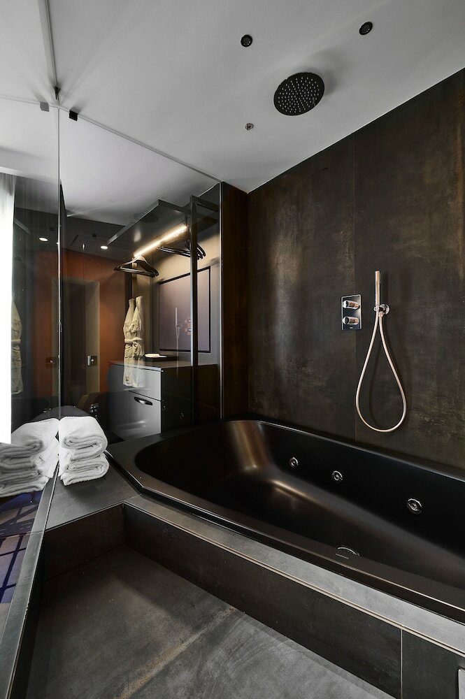 Фото MyTALE Creative Academy Hotel