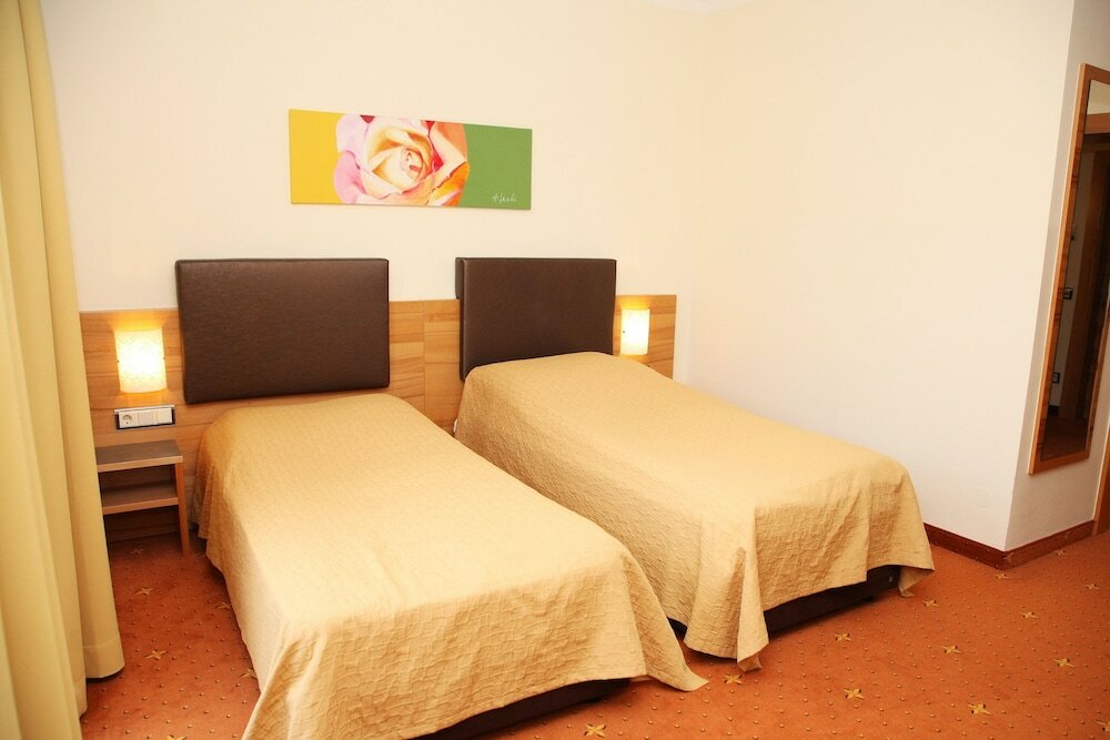 Фото Tinschert Hotel-Restaurant-Partyservice