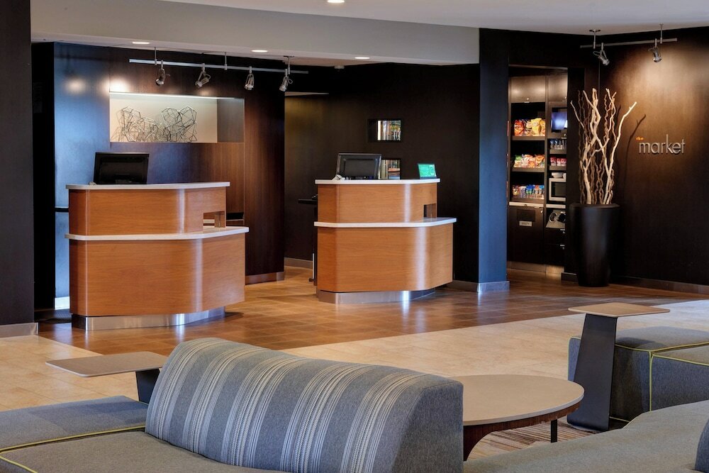Фото Courtyard by Marriott Detroit Dearborn