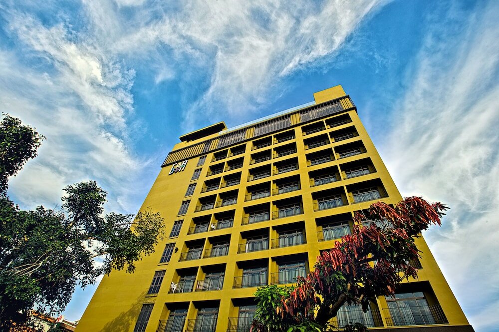 Фото The Gaya Hotel