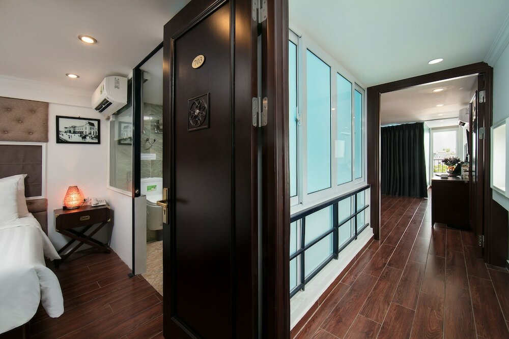 Фото Golden Rooster Hotel