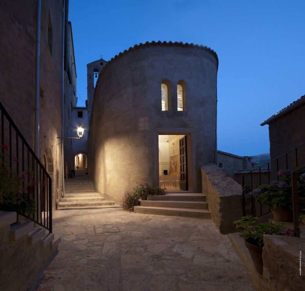 Фото Castello di Postignano Relais