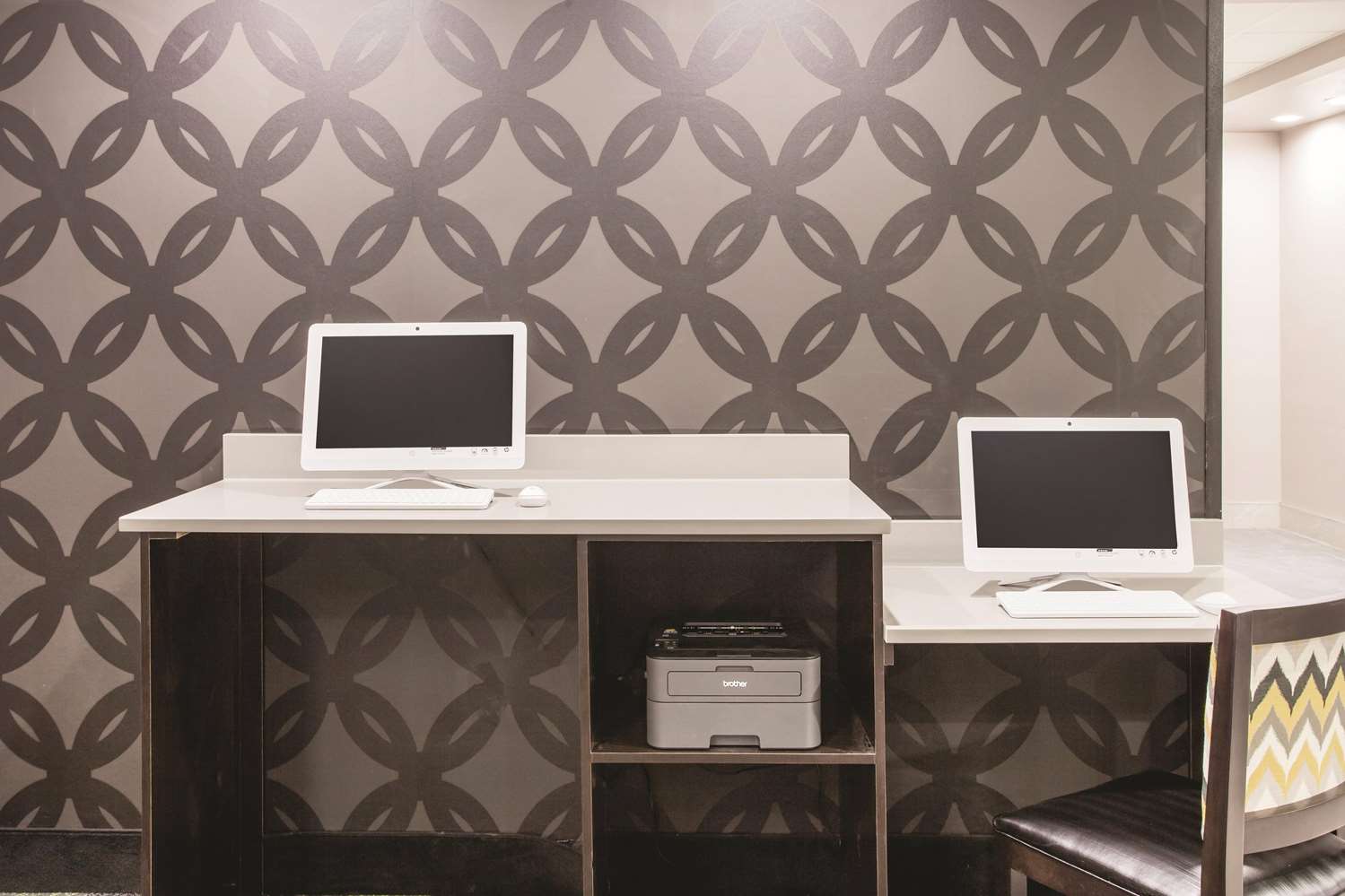 Фото La Quinta Inn & Suites by Wyndham Clearwater South