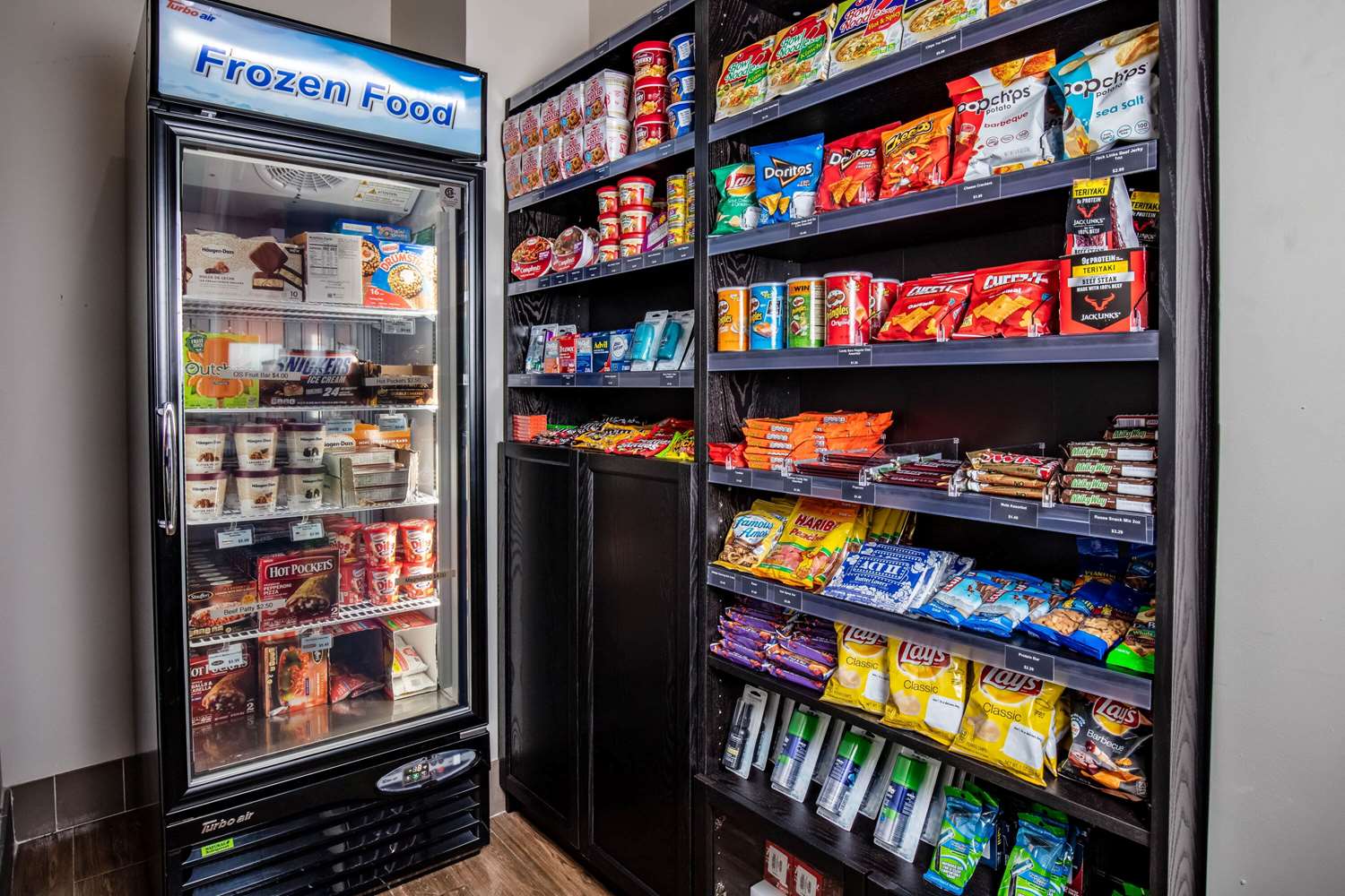 Фото La Quinta Inn and Suites by Wyndham Long Island City