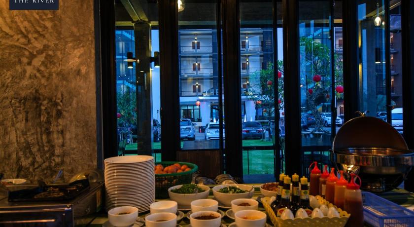 Фото The River Hotel