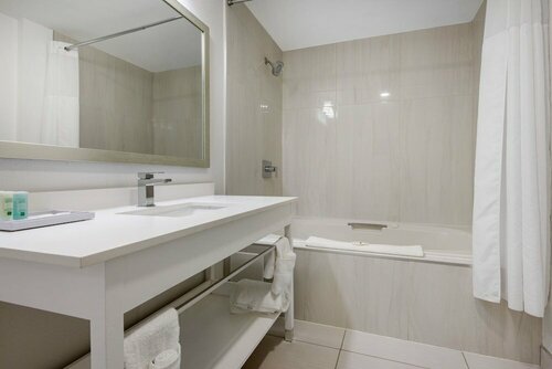 Гостиница Quality Inn & Conference Centre в Ориллии