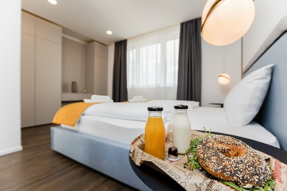 Фото The Amberlyn Suite Hotel