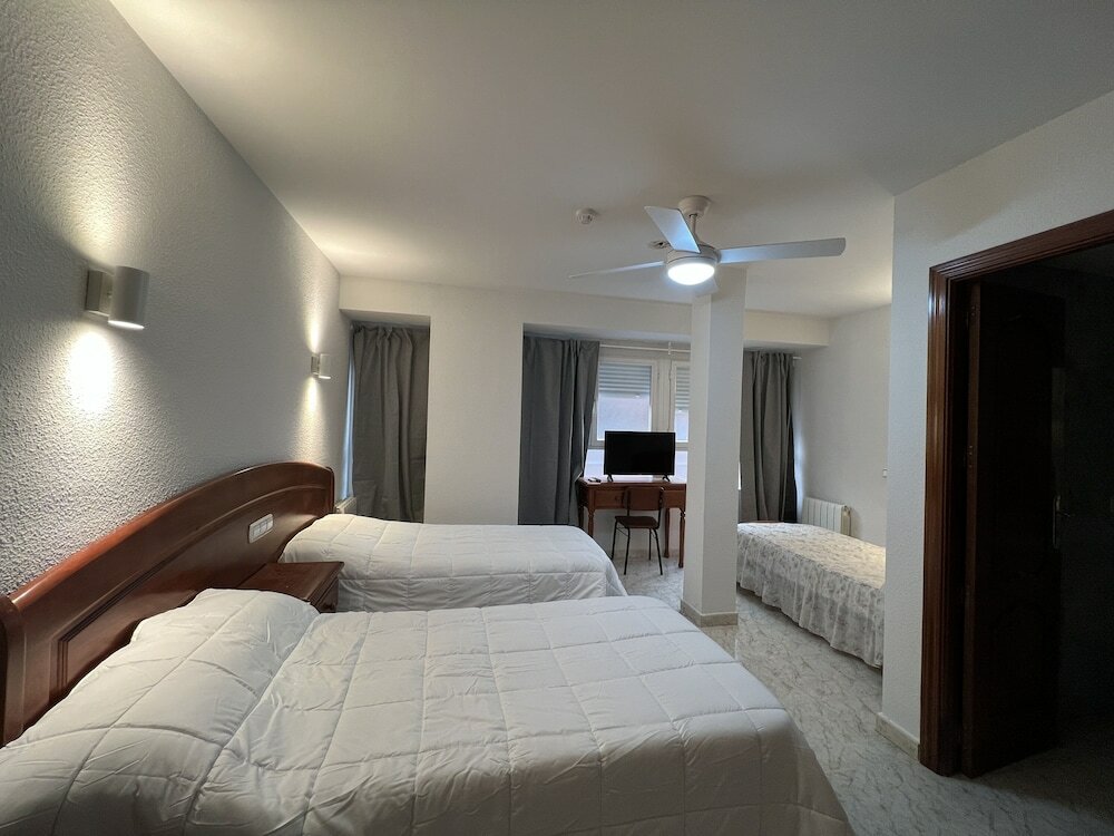 Фото Hostal La Embajada