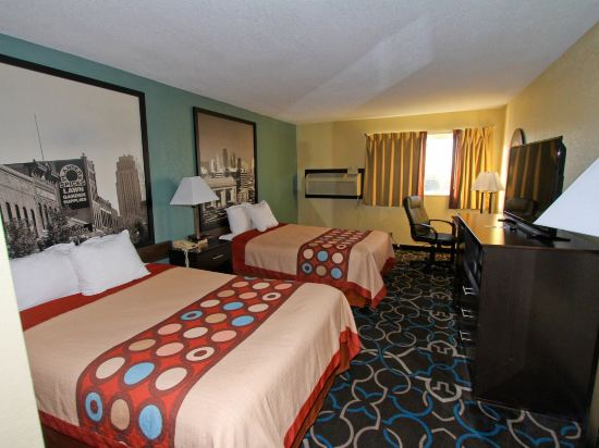 Фото Super 8 by Wyndham Kansas City