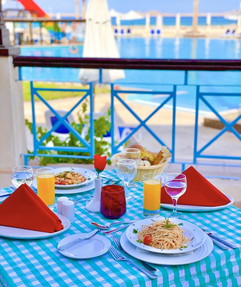 Фото Ivy Cyrene Island Aqua Park Resort