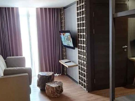 Фото Bedrock Hotel