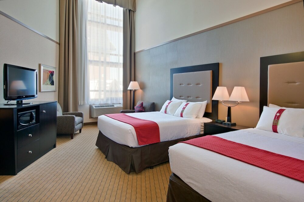 Фото Holiday Inn Canmore, an Ihg Hotel