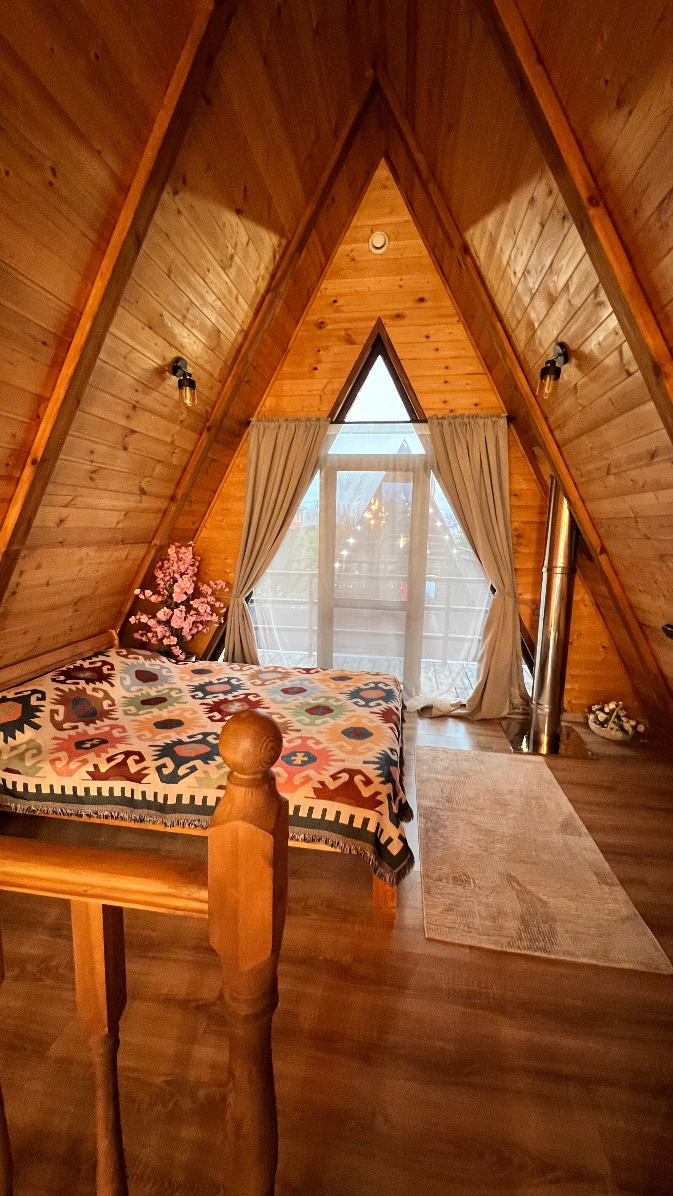 Фото Шалаш у озера