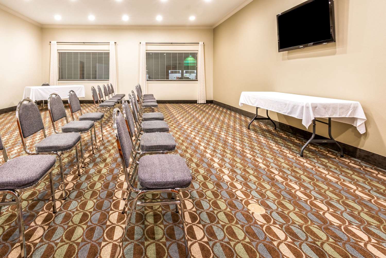 Фото Ramada by Wyndham College Station