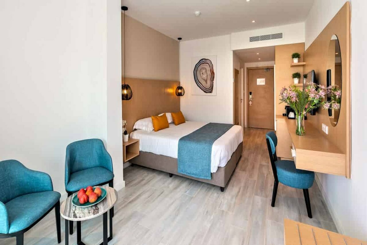 Фото Leonardo Crystal CoveHotel & Spa by the Sea
