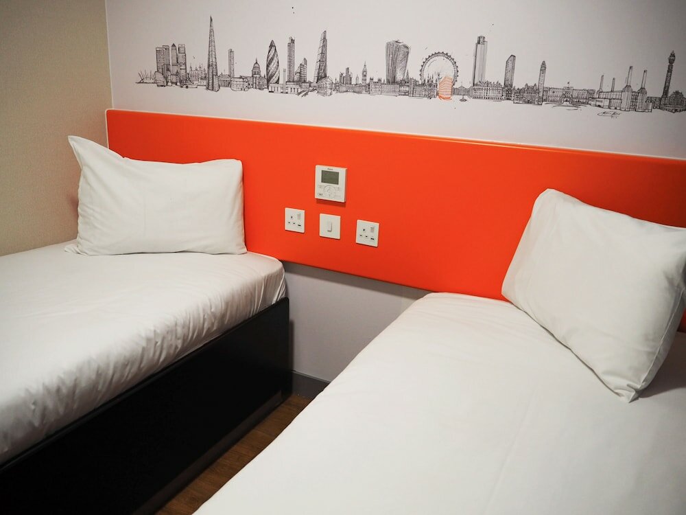 Фото EasyHotel London Croydon