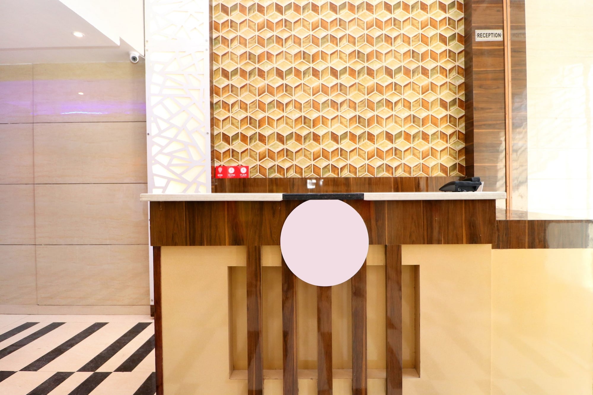 Фото Azaad Lifestyle Hotel by Oyo Rooms