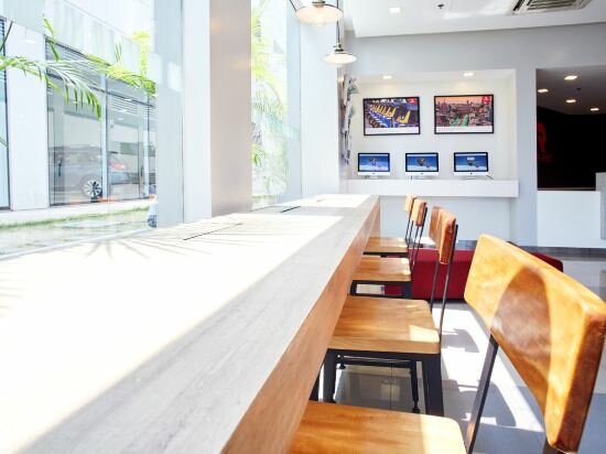 Фото Red Planet Manila Aseana City