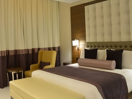 Фото The Envoy Hotel