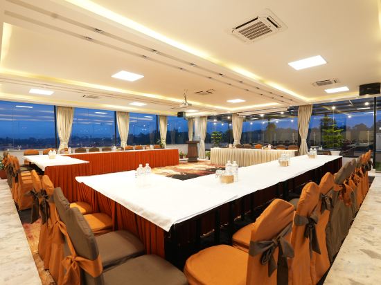 Фото Apex Business Hotel