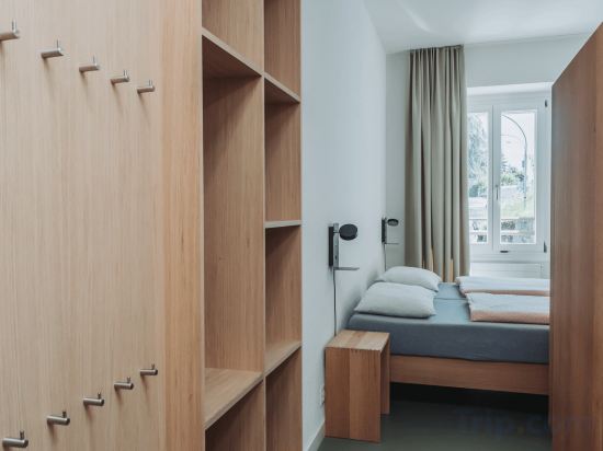 Фото Youth Hostel Montreux