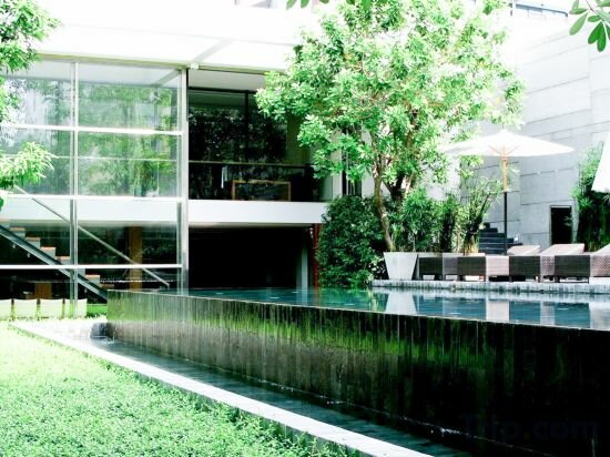 Фото LUXX Langsuan Hotel