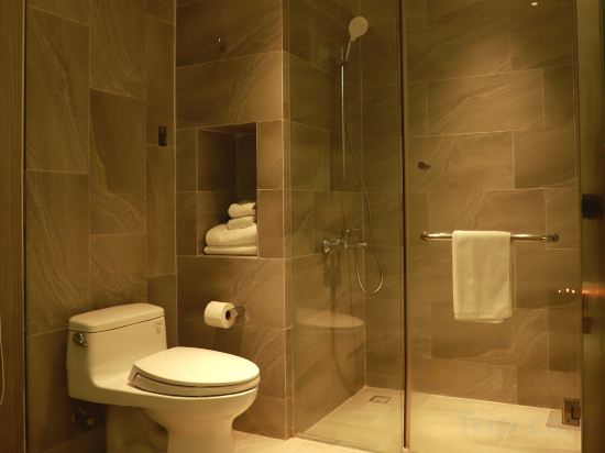 Фото The Luxe Hotel