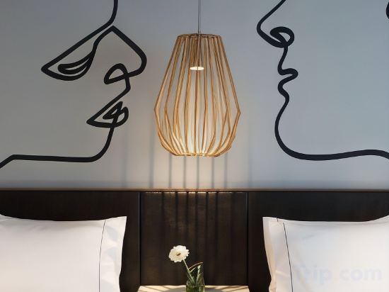 Фото Renaissance Montreal Downtown Hotel