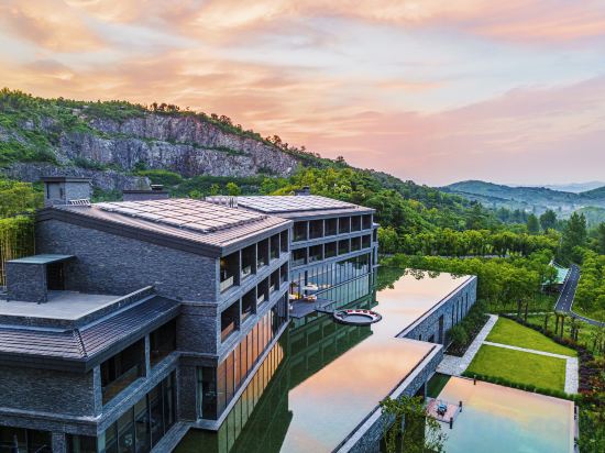 Фото Wyndham Grand Plaza Royale Hot Springs Resort Tianmu Lake