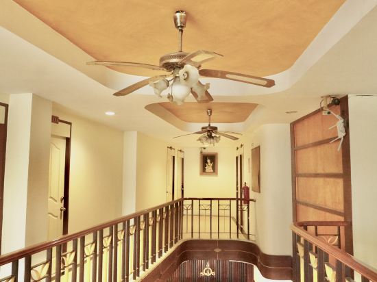 Фото Rambuttri House