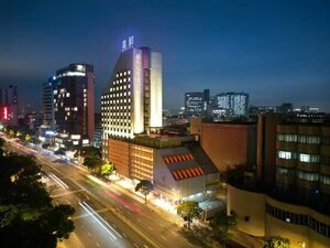 Jiahe Harbour View Hotel (No. 18 Haibin Road), hotel