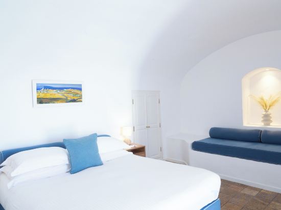 Фото Pantelia Suites