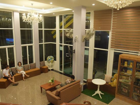 Фото Peak Boutique City Hotel