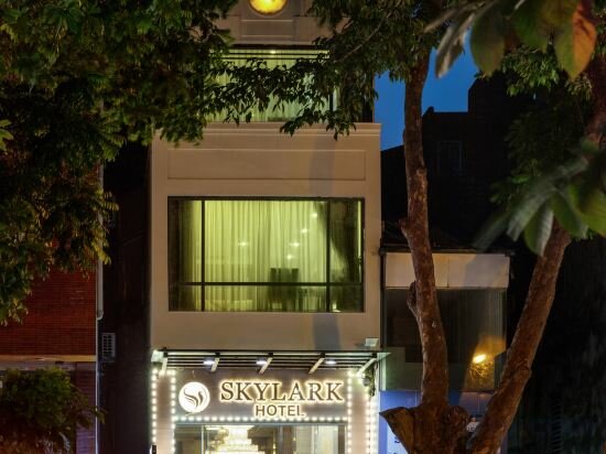 Фото Skylark Hotel