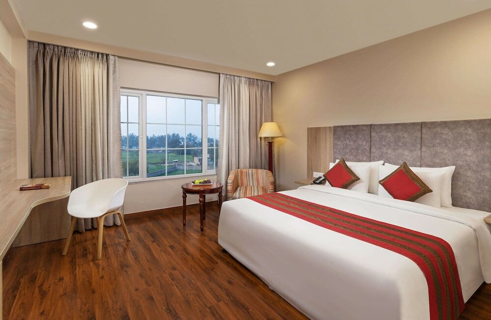 Фото Nidhivan Sarovar Portico Vrindavan